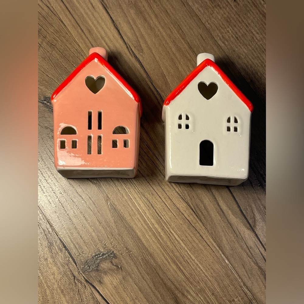 Ceramic Houses Set Of 2 White Red Pink Tea Light Holder Valentines Cute Hearts